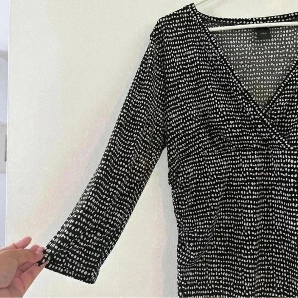 Ann Taylor Women's V-Neck 3/4 Sleeve Black And White Abstract Blouse Size Large - Picture 2 of 9
